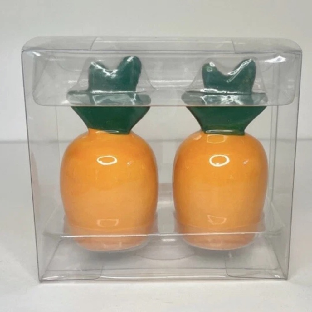 Linden Street Mini Salt & Pepper Set Carrots Stoneware 3-1/4" High New - Picture 2 of 3